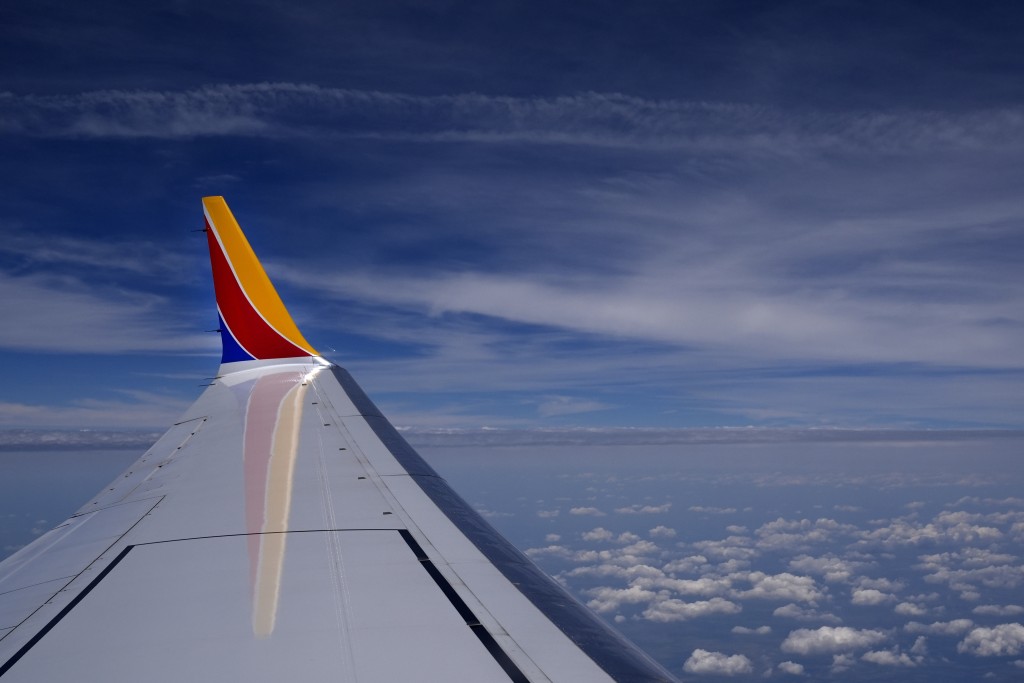 据报西南航空一架波音737 MAX 8在夏威夷外海，曾以每分钟4000呎的速度急降。美联社