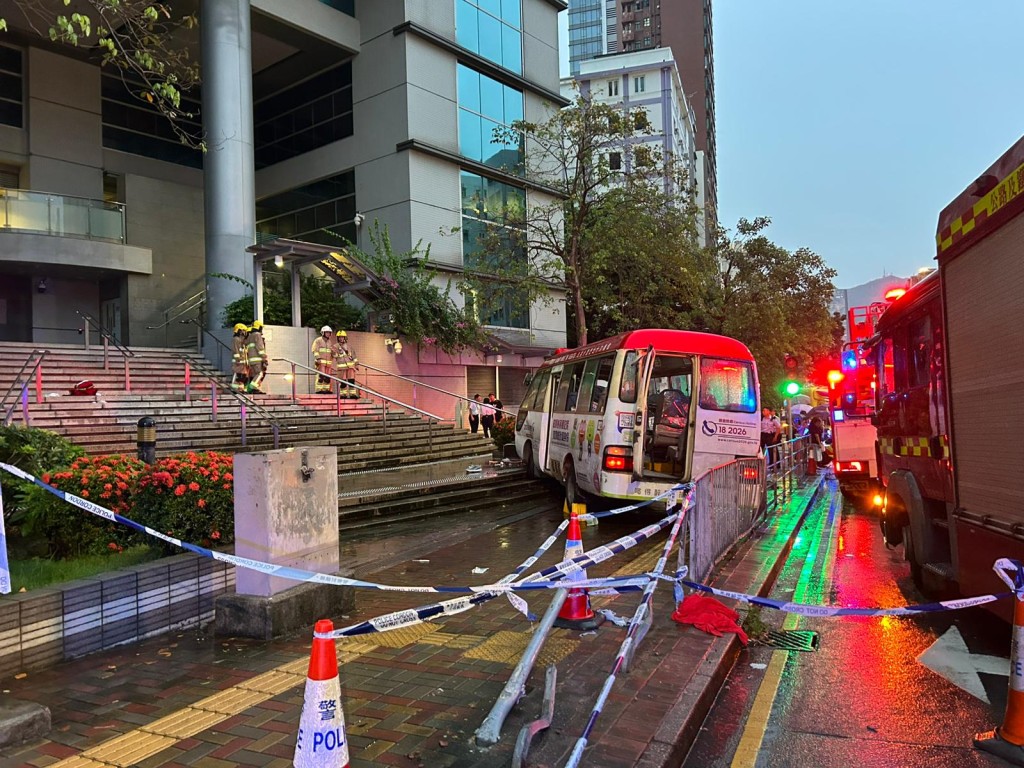 現場為九龍城裁判法院大樓外。曾志恆攝