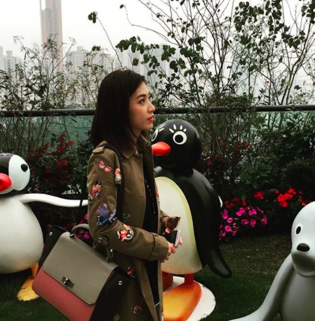 豪宅花園的巨型企鵝擺設正是甘比至愛的Pingu。