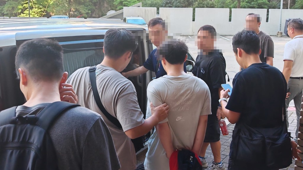 37歲男闖青衣便利店 盜竊兼襲擊店員 警迅速拘人。警方圖片