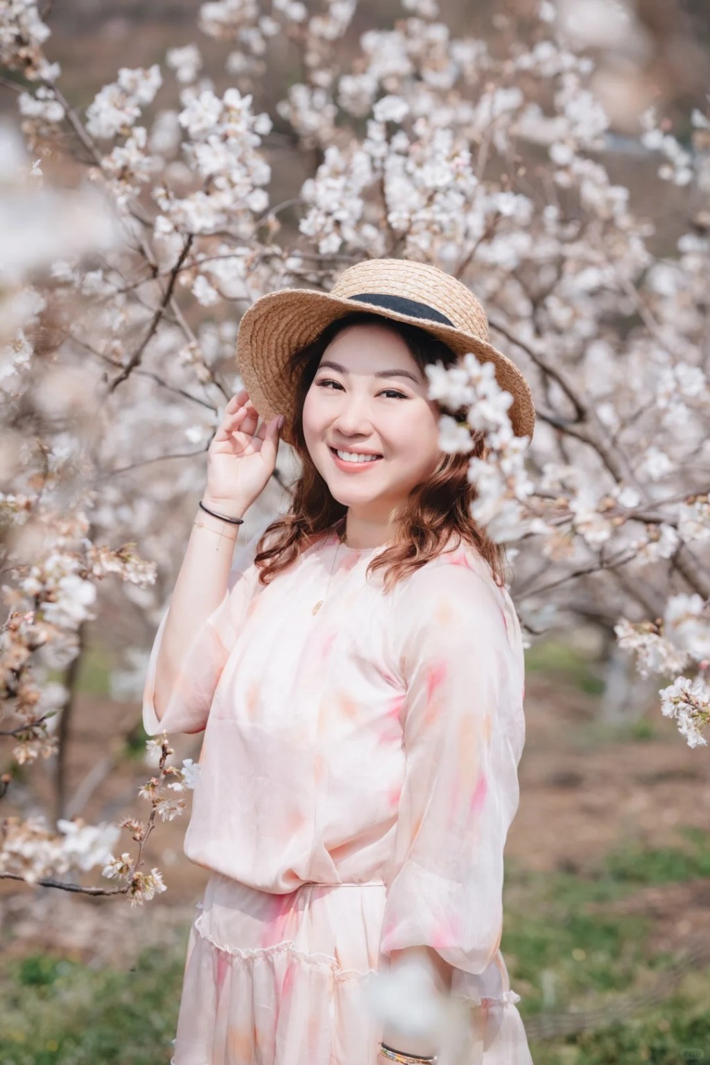 每年的3和4月，贵州的樱花和杜鹃都会盛开，让你完全沉醉于花海之中。