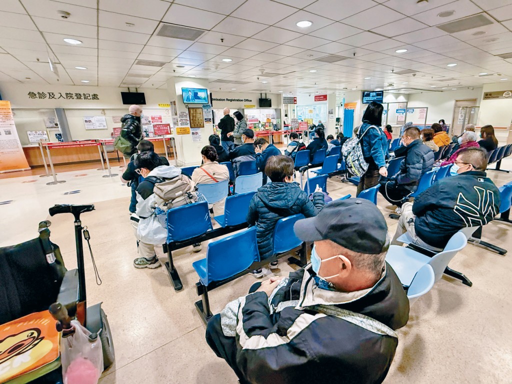 昨日年初四，急症室不乏看病的市民等候。