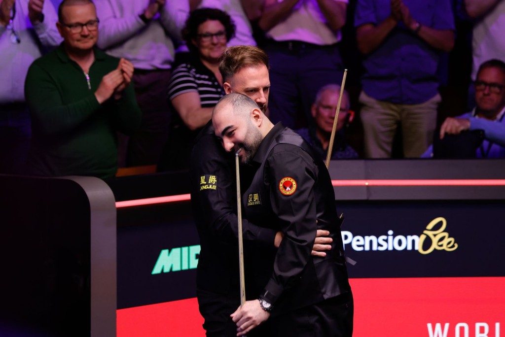 华菲在落后11:12下以2局一杆106和91下反胜卓林普。WST图