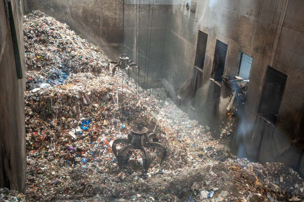 民建聯日前率團到珠海考察當地的垃圾焚化設施。