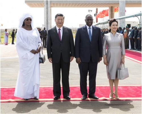 习近平抵达达喀尔开始对塞内加尔共和国进行国事访问。新华社