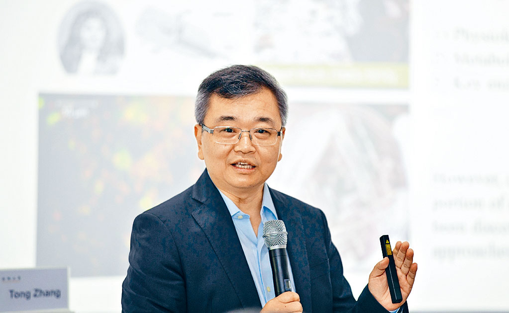 張彤率領團隊,從本港六所污水處理廠中,發現五萬零三十七種噬菌體,並建立數據庫。