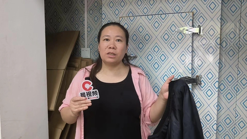 陳女士稱當時自己只穿了一件薄棉衣。 瀟湘晨報 陳女士稱當時自己只穿了一件薄棉衣。 瀟湘晨報