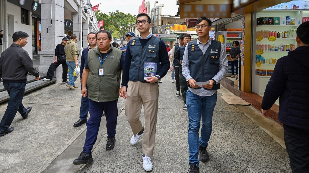 香港海關聯同中英街管理局巡查 打擊區內違規呼籲商戶守法