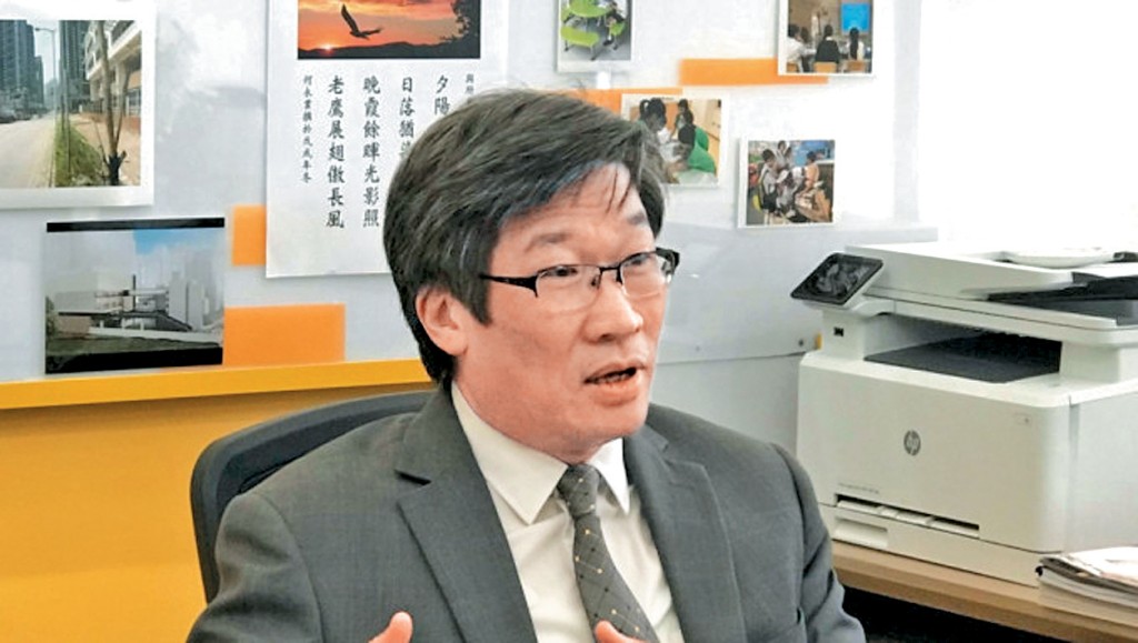 資深電機及屋宇裝備工程師何永業表示，發展局應推出支援措施，不能由業界自生自滅。