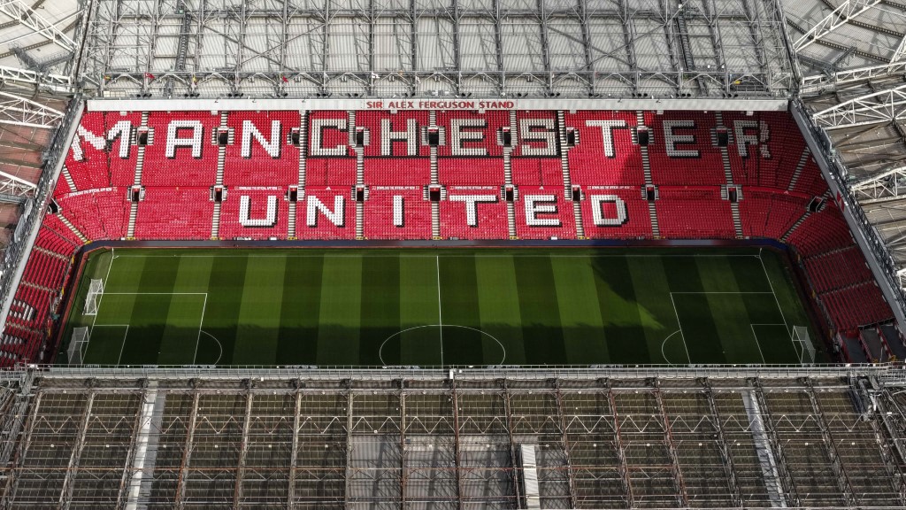 奥脱福球场的容量超过74000人，为英超容量最大的球场。法新社