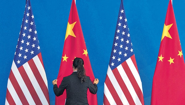 中美关系紧张，两国百姓对对方观感均较差。