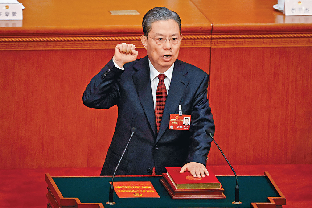 ■趙樂際宣誓就任全國人大委員長。 ■趙樂際宣誓就任全國人大委員長。
