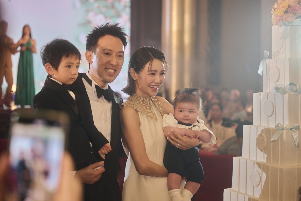 倪晨曦为老公诞子两子。