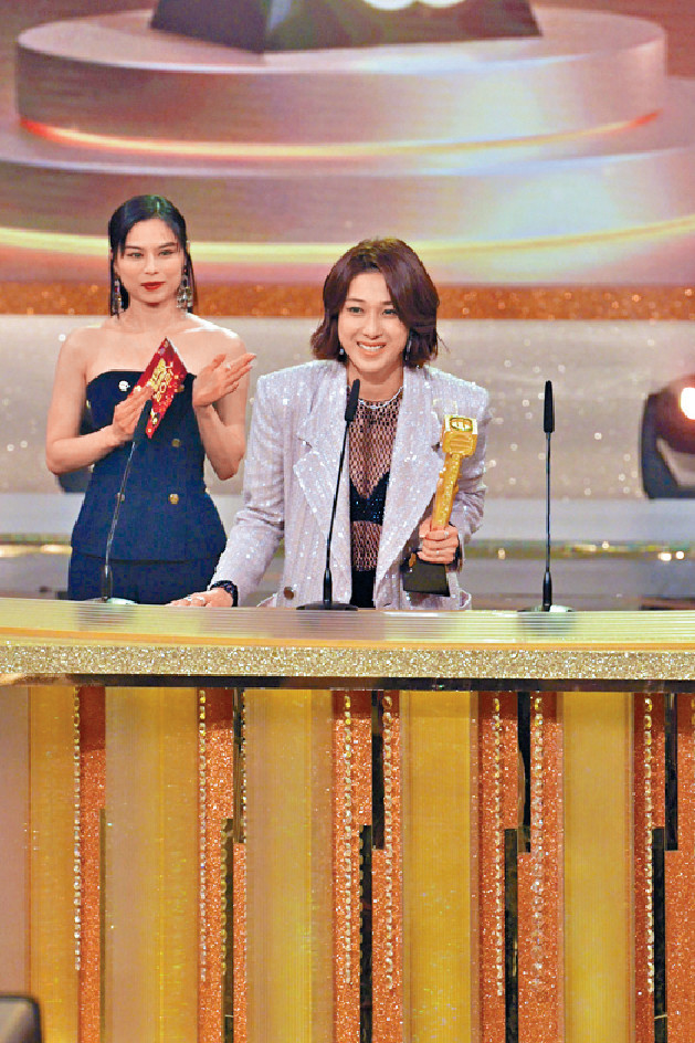 ■鍾嘉欣年頭奪「馬來西亞TVB最喜愛女主角」獎。
