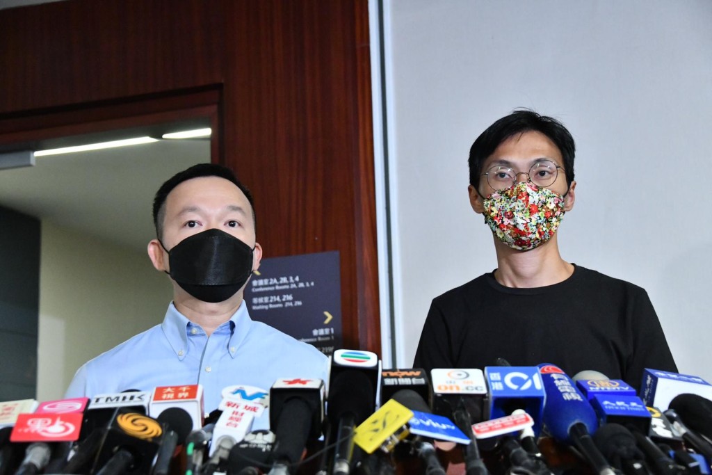 陳志全(左)和朱凱廸今早被警方拘捕。資料圖片