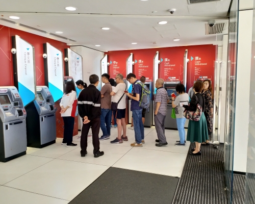 中銀下月起存鈔機存款上限減至2萬人民幣。資料圖片
