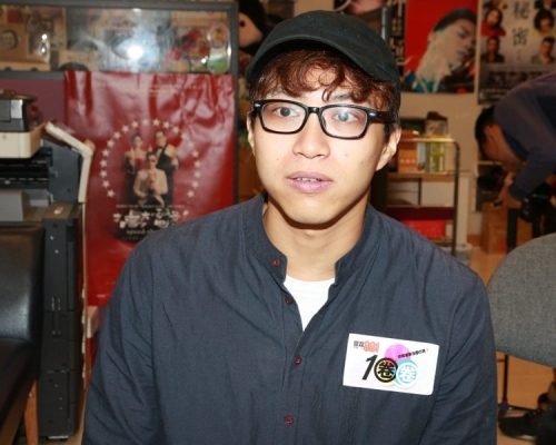坤哥新歌MV扮學生被質疑,故他相信是最後一次了。