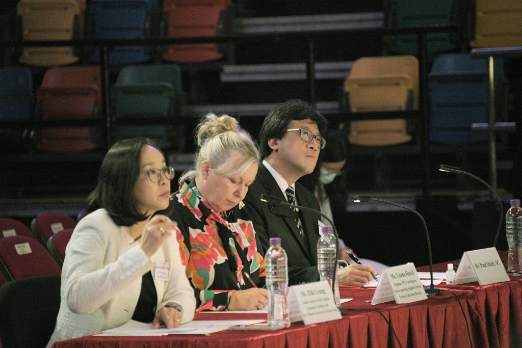 英文组评审团(左起)香港中文大学英语教学单位高级讲师梁洁芝女士，教育局外籍英语教师区域统筹员Luana Hasell女士及香港资深大律师石永泰先生。