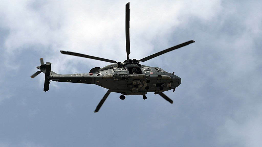 女事主由直升機送院。梁國峰攝