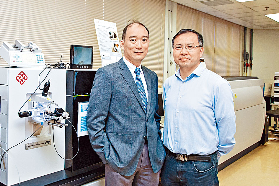 姚鍾平(右)指,新技術有望為數碼訊息儲存業帶來改變。
