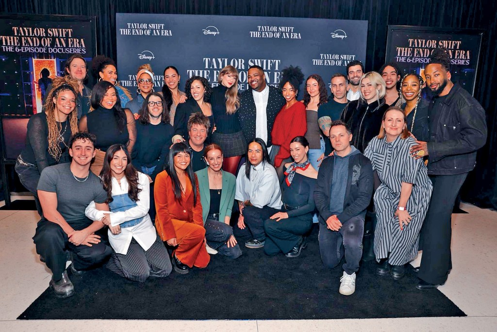 Taylor在紐約舉辦紀錄片試映會，請來一眾舞蹈員參與。