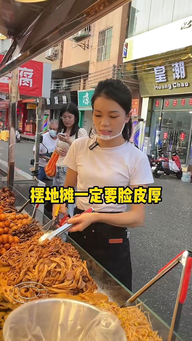 李妹妹被网民赞情绪稳定，没有向闯祸女儿发脾气。