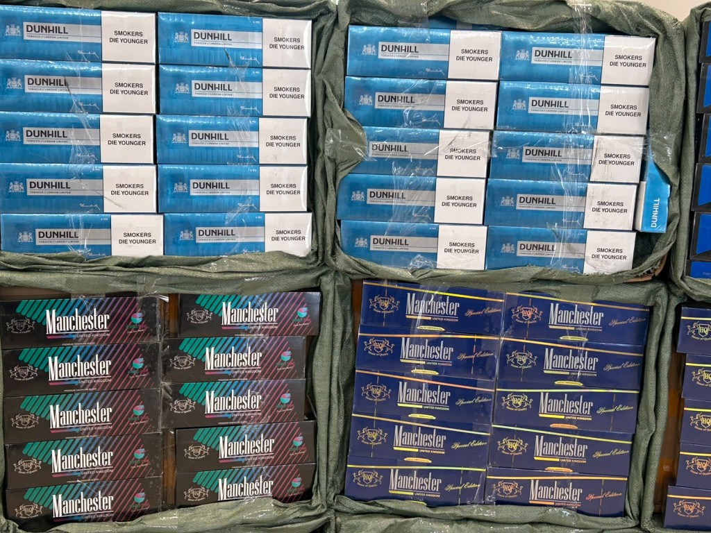 涉案私煙估計會被轉運至煙稅較高的海外地區以牟取暴利。曾志恆攝 涉案私煙估計會被轉運至煙稅較高的海外地區以牟取暴利。曾志恆攝