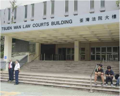 聆訊於前荃灣法院大樓進行。 