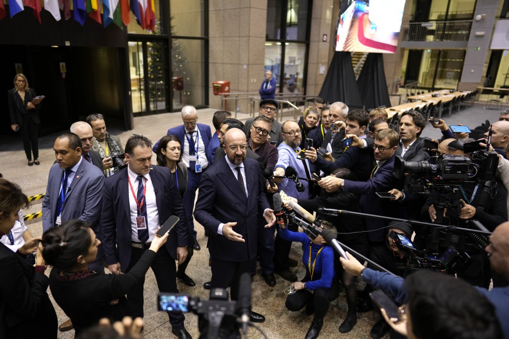 欧洲理事会主席米歇尔宣布欧盟领袖同意启动乌克兰入盟谈判。美联社