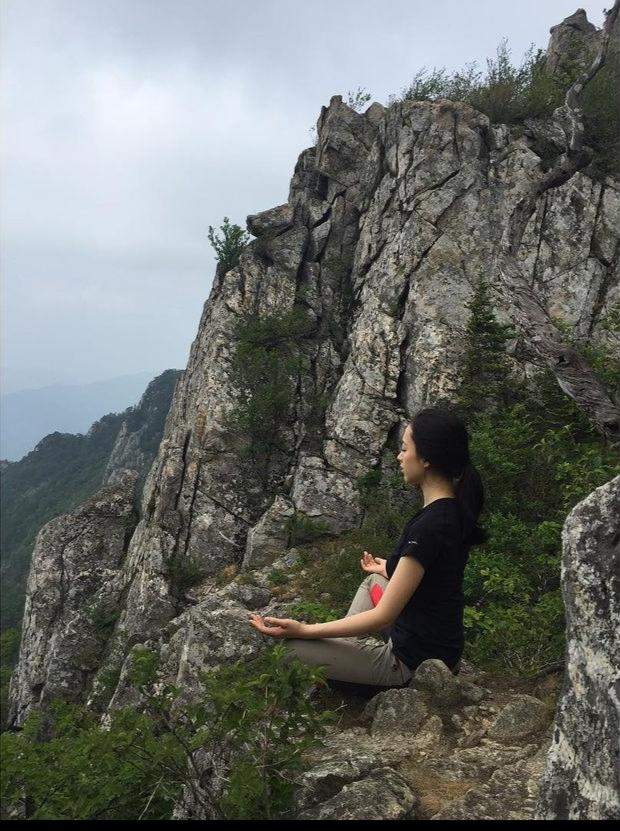 金玟廷最喜歡爬山，因為可以舒緩壓力。