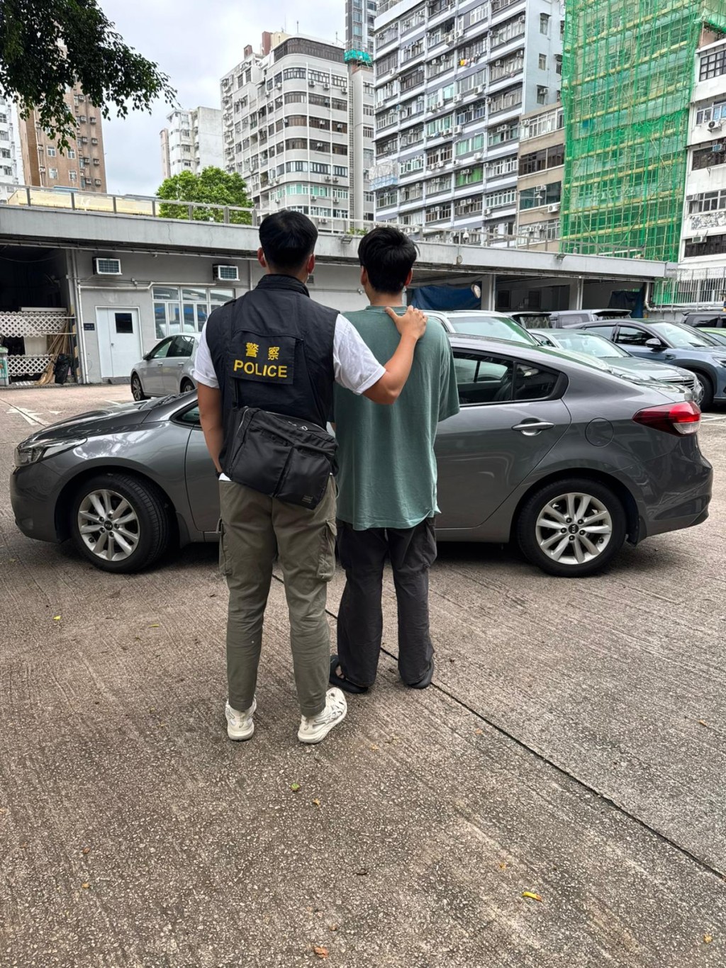 一名27岁本地男子涉嫌「以欺骗手段取得财产」及「冒充警务人员」被捕。警方提供