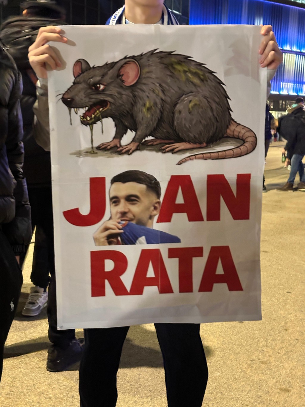 爱斯宾奴球迷嘲讽祖安加西亚为「老鼠」。网上图片