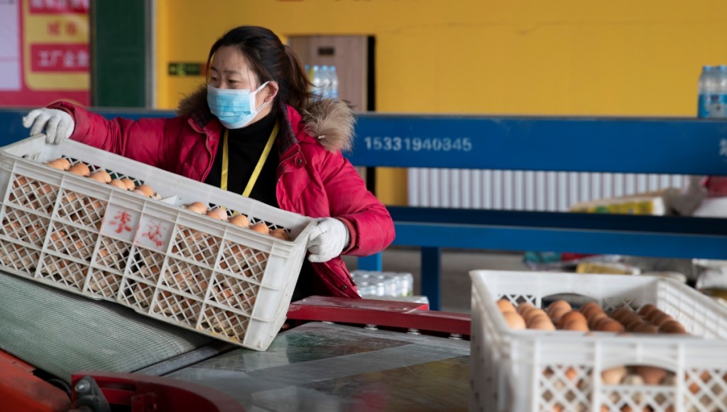 中国长期以来城市这条腿长、农村这条腿短的问题突出，也就是城乡二元化。