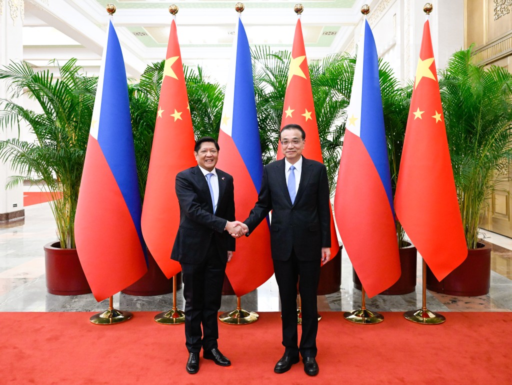 國務院總理李克強在北京人民大會堂會見來華進行國事訪問的菲律賓總統小馬可斯。 新華社