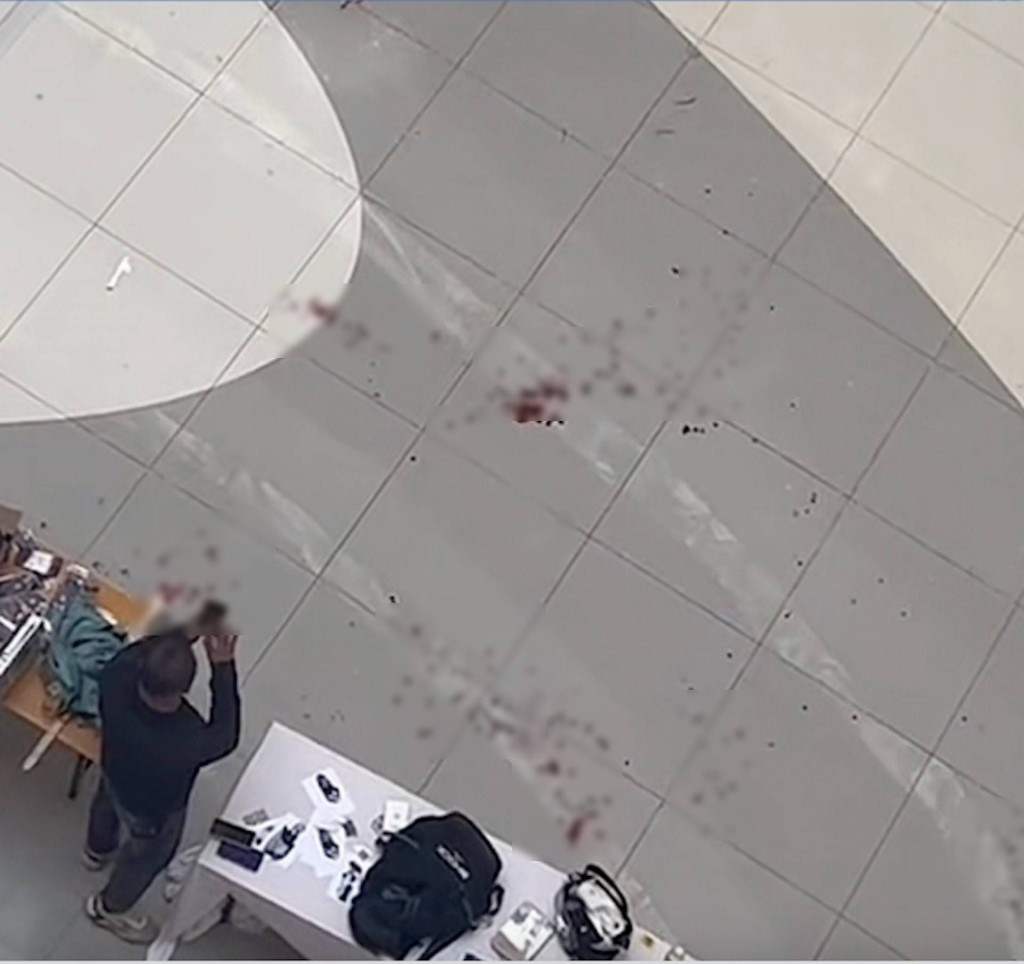 河南有开业仅2月商场爆天幕洒玻璃雨致多人浴血。抖音 河南有开业仅2月商场爆天幕洒玻璃雨致多人浴血。抖音