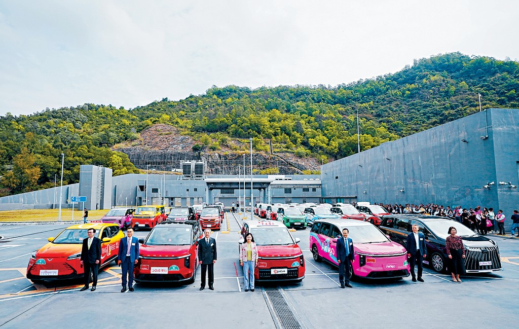 的士車隊營辦商須於今年7月底前完成籌備,並投入服務。