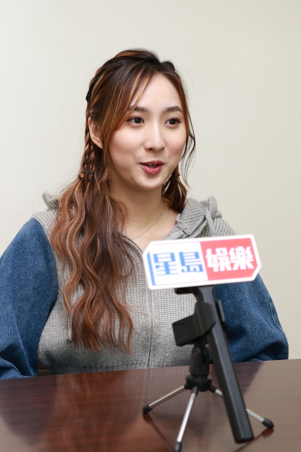 Yumi明言《卧底娇娃》见街过，有过担忧。