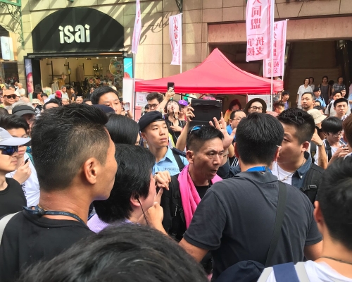 遊行隊伍遊行至銅鑼灣時,民陣成員與警方出現口角,成員不滿警方不斷要求隊車向前駛進,令隊車與隊頭出現距離。
