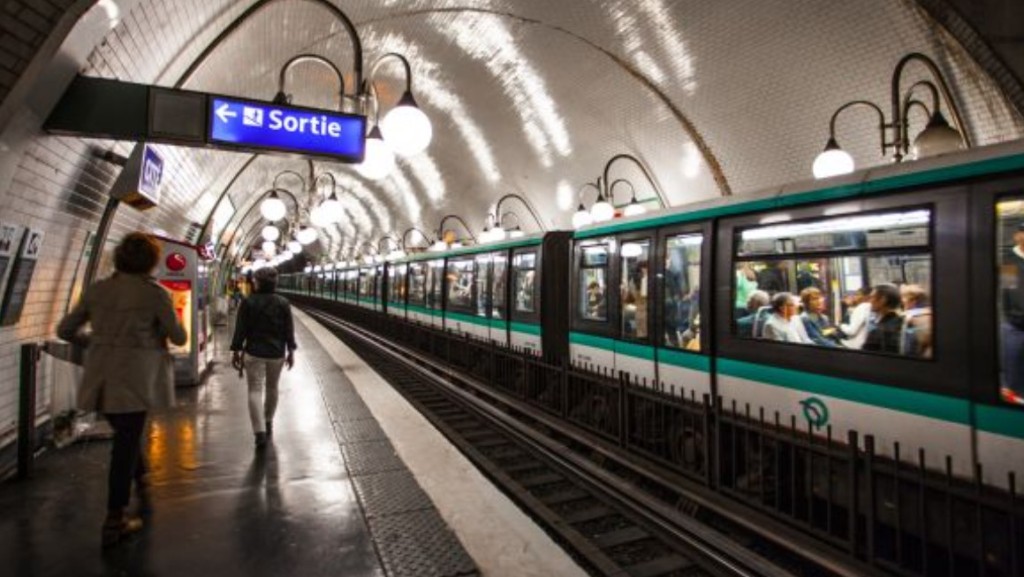 巴黎地鐵如果罷工，可能刺激騷亂發生。網上圖片