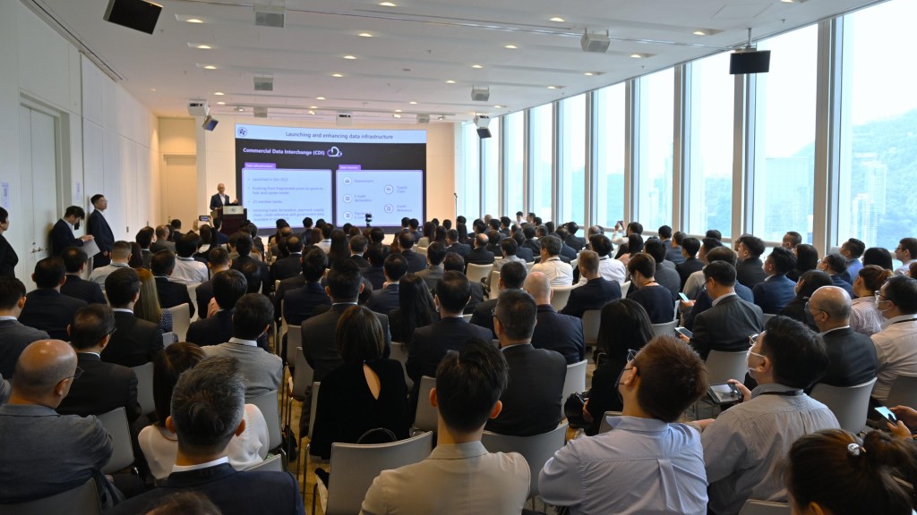 金融管理局今舉辦首屆數據峰會，吸引超過260名來自逾60家銀行、數據分析服務供應商和數據提供方的高層代表參與。政府新聞處圖片