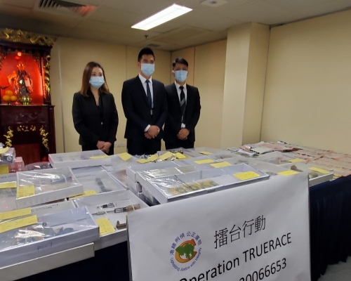 警方表示，反黑「擂台行動」行動中，共拘捕15人。