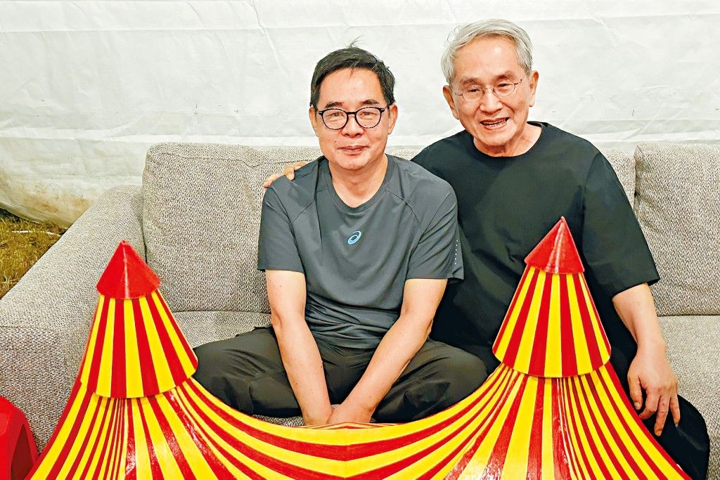 幾米(左)與林懷民支持一群年輕雜技人。 幾米(左)與林懷民支持一群年輕雜技人。