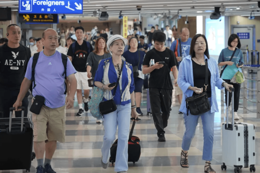 713羅湖及福田口岸客流創單日新高,港鐵半價成重要因素。 深圳口岸發布 713羅湖及福田口岸客流創單日新高,港鐵半價成重要因素。 深圳口岸發布