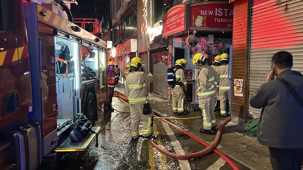 尖沙咀一間土耳其餐廳閉門失火，消防將火救熄。蔡楚輝攝