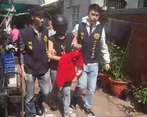 台南警方今日拘捕一名女疑犯。網圖