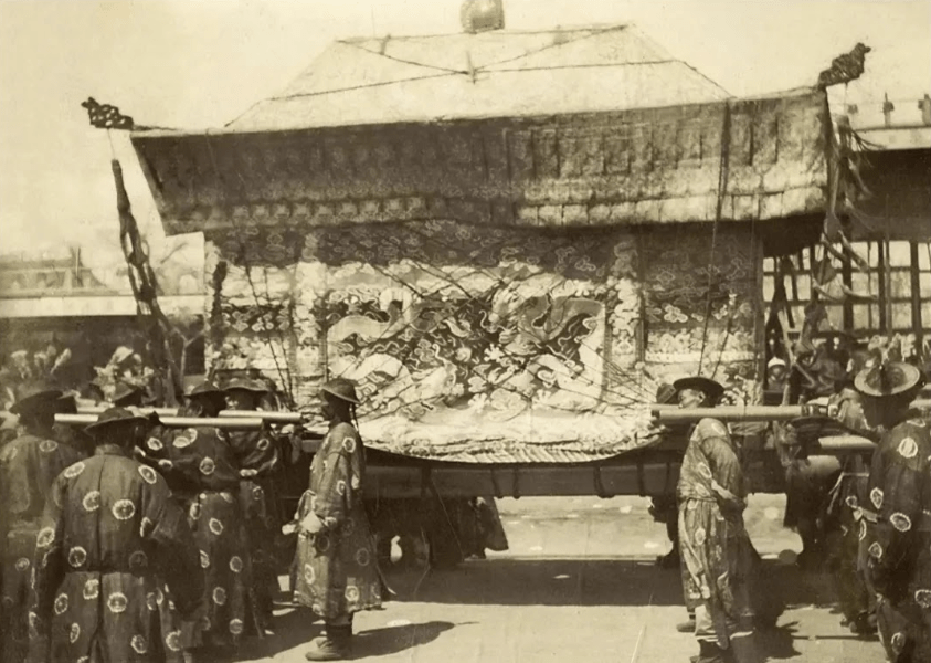 光緒帝的棺木和抬棺隊伍。縱觀清史 光緒帝的棺木和抬棺隊伍。縱觀清史