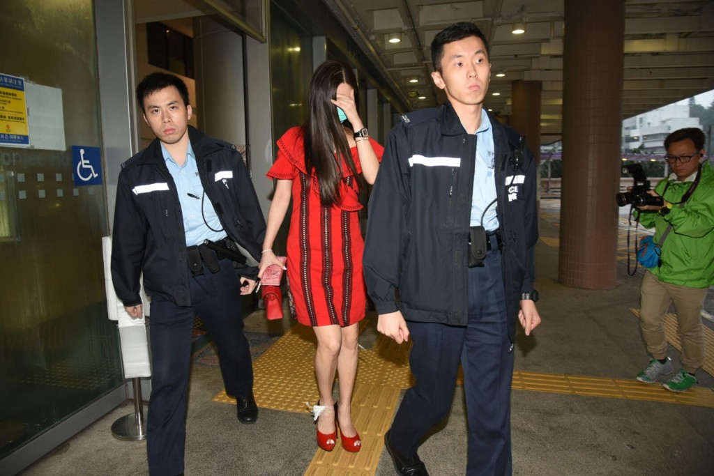 四人手腳受傷送院治理。