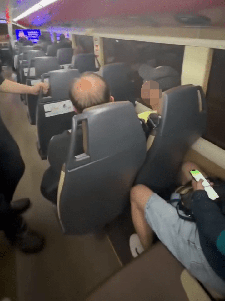 事發於上周日深夜近11時,現場為一部開往天水圍方向的265B九巴。 事發於上周日深夜近11時,現場為一部開往天水圍方向的265B九巴。