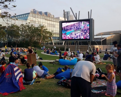 數碼港提供免費戶外電影。