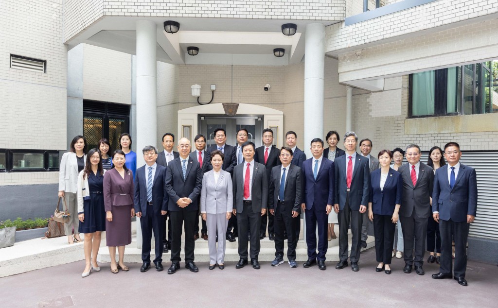 剛於上月出任山東省委副書記的王宇燕,近日率團到訪嶺南大學校園。 嶺大提供 剛於上月出任山東省委副書記的王宇燕,近日率團到訪嶺南大學校園。 嶺大提供